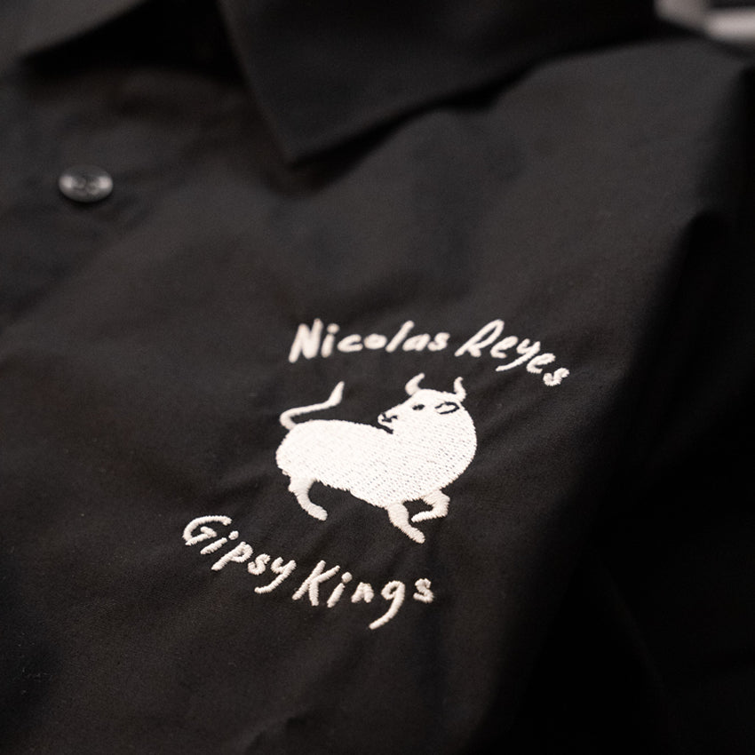 Chemise noire brodée TAUREAU