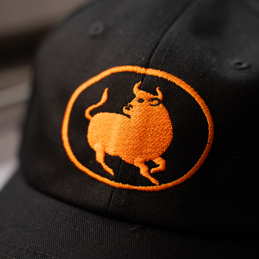 Casquette noire brodée TAUREAU